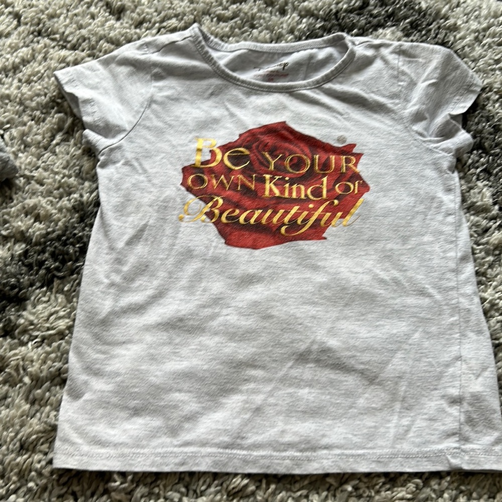 📣$2 with any purchase/ Cute Disney Beauty and The Beast T-shirt, reloved